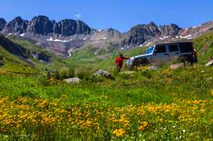 Madonna and Jeep in American Basin-3525.jpg Madonna and Jeep in American Basin-3525.jpg